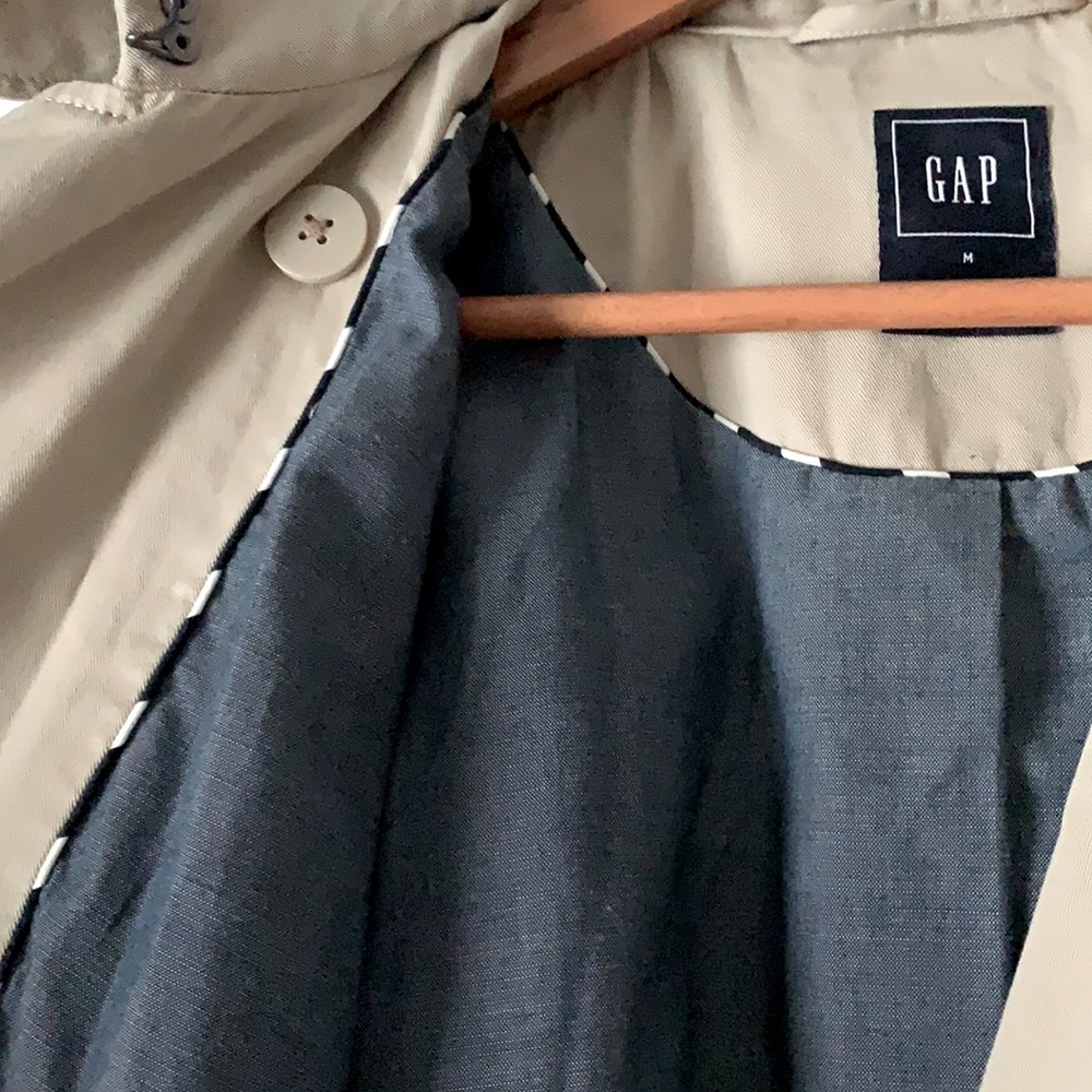 Classic Tan Trench Coat - Picture 3 of 7